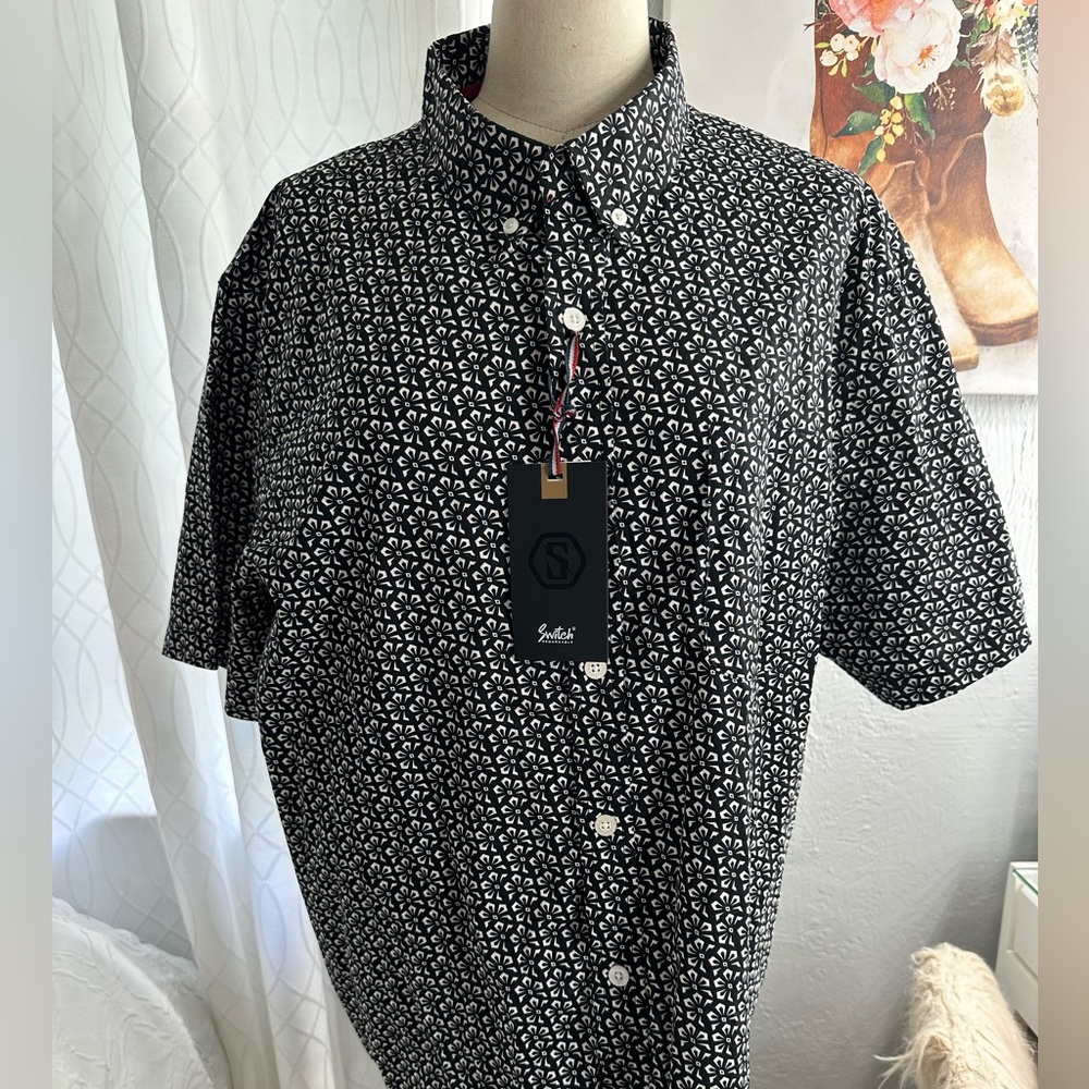 Men’s switch button down top size